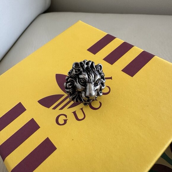 NEW GUCCI LION BROOCH SILVER WITH BOX 100% Authentic - Picture 5 of 7